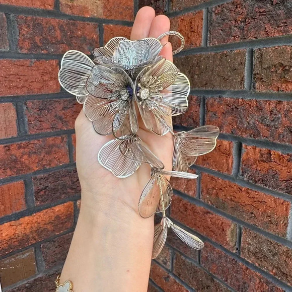 Zara Kate Middleton Famous Cascading Floral Necklace - Picture 6 of 16